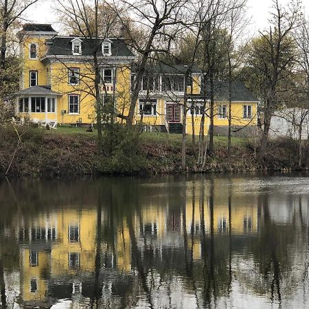 Bed and Breakfast Pangea House Gananoque Exterior foto