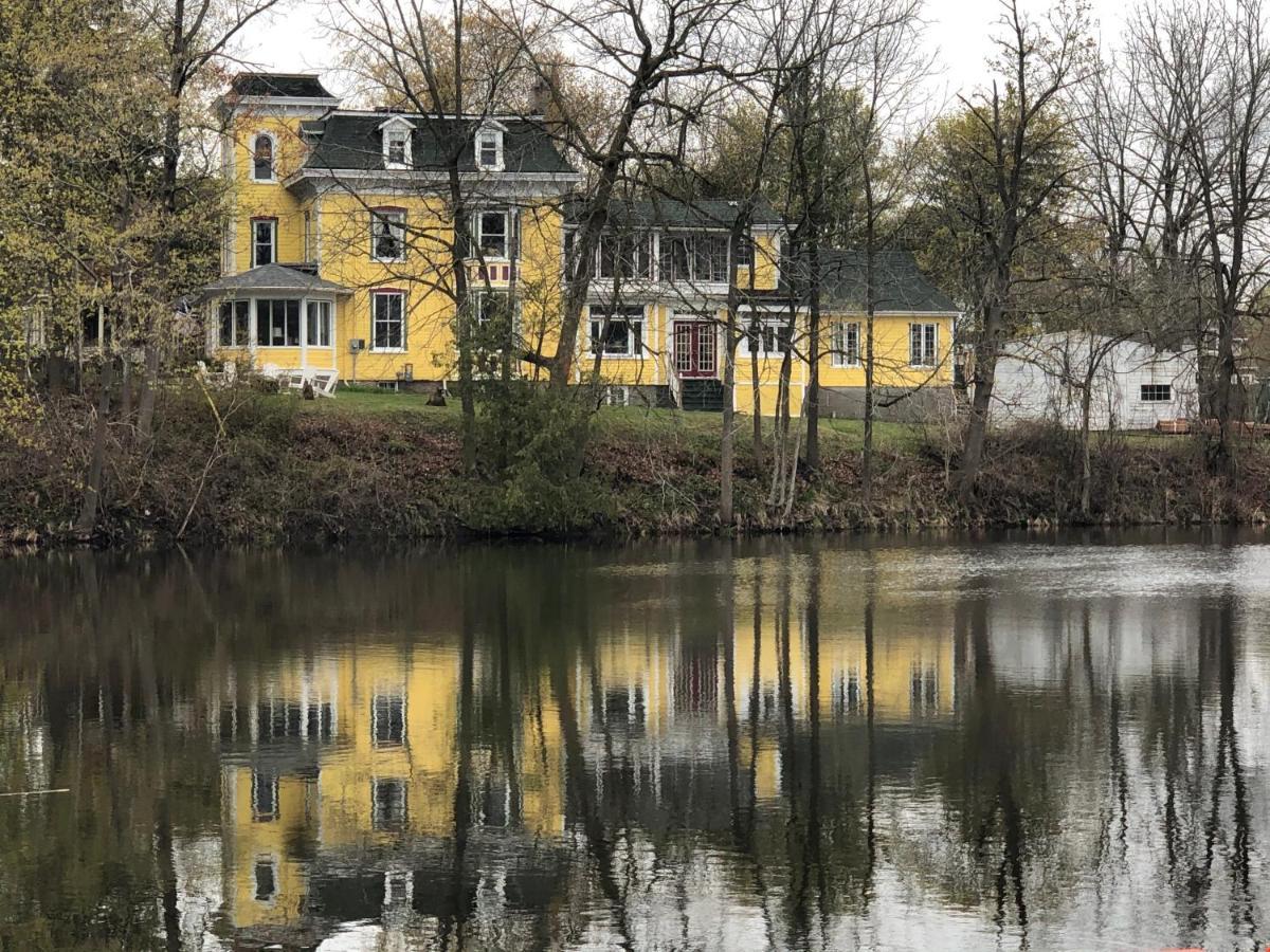 Bed and Breakfast Pangea House Gananoque Exterior foto